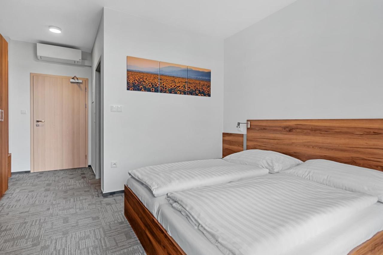 Penzion Na Namesti Dvůr Králové nad Labem Bagian luar foto