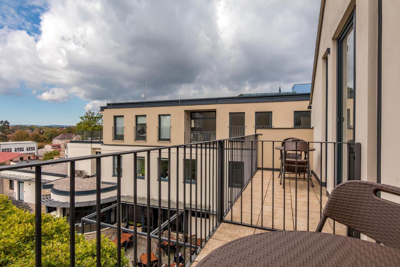 Penzion Na Namesti Dvůr Králové nad Labem Bagian luar foto
