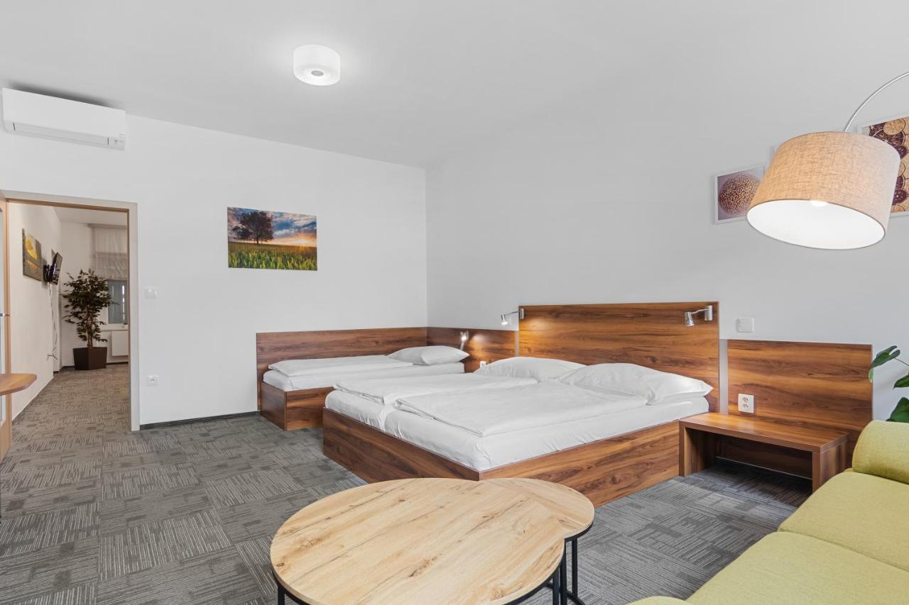 Penzion Na Namesti Dvůr Králové nad Labem Bagian luar foto